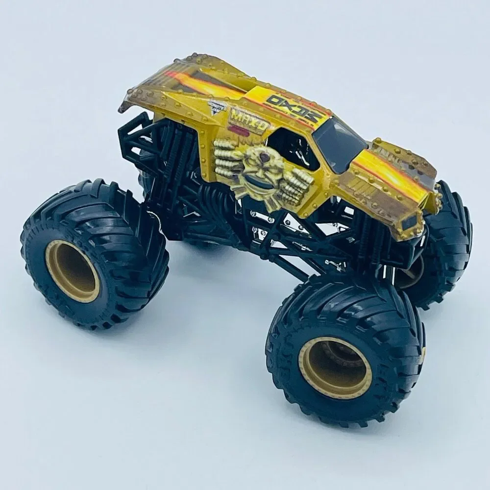 Monser Jam Max-D Maximum Destruction Hot Wheels Truck 1:64